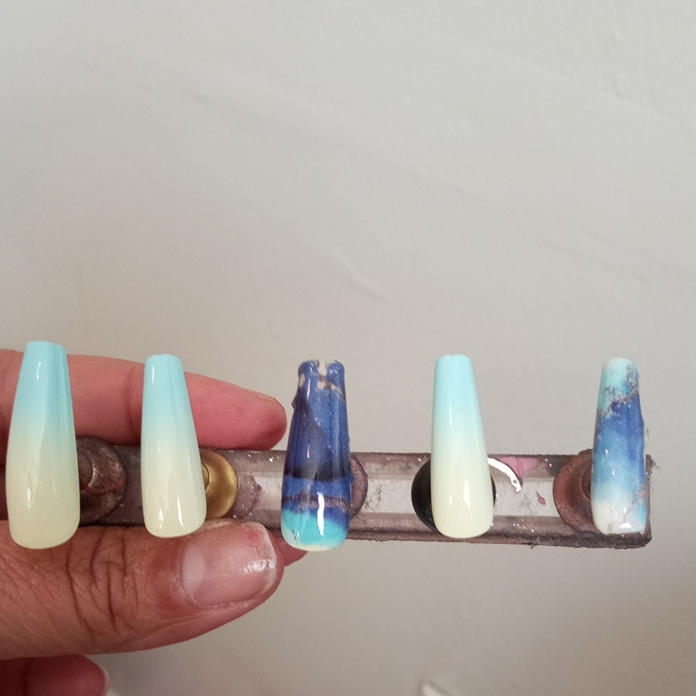 Press on nails